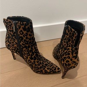 STEVE MADDEN POINTY TOE CHEETAH BOOTIES 8